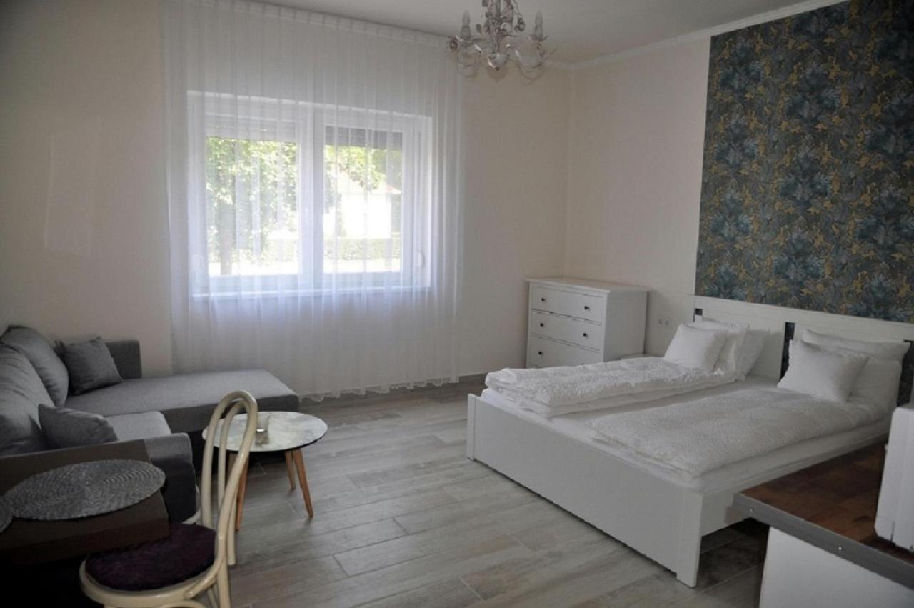 River Apartment Mako Bagian luar foto
