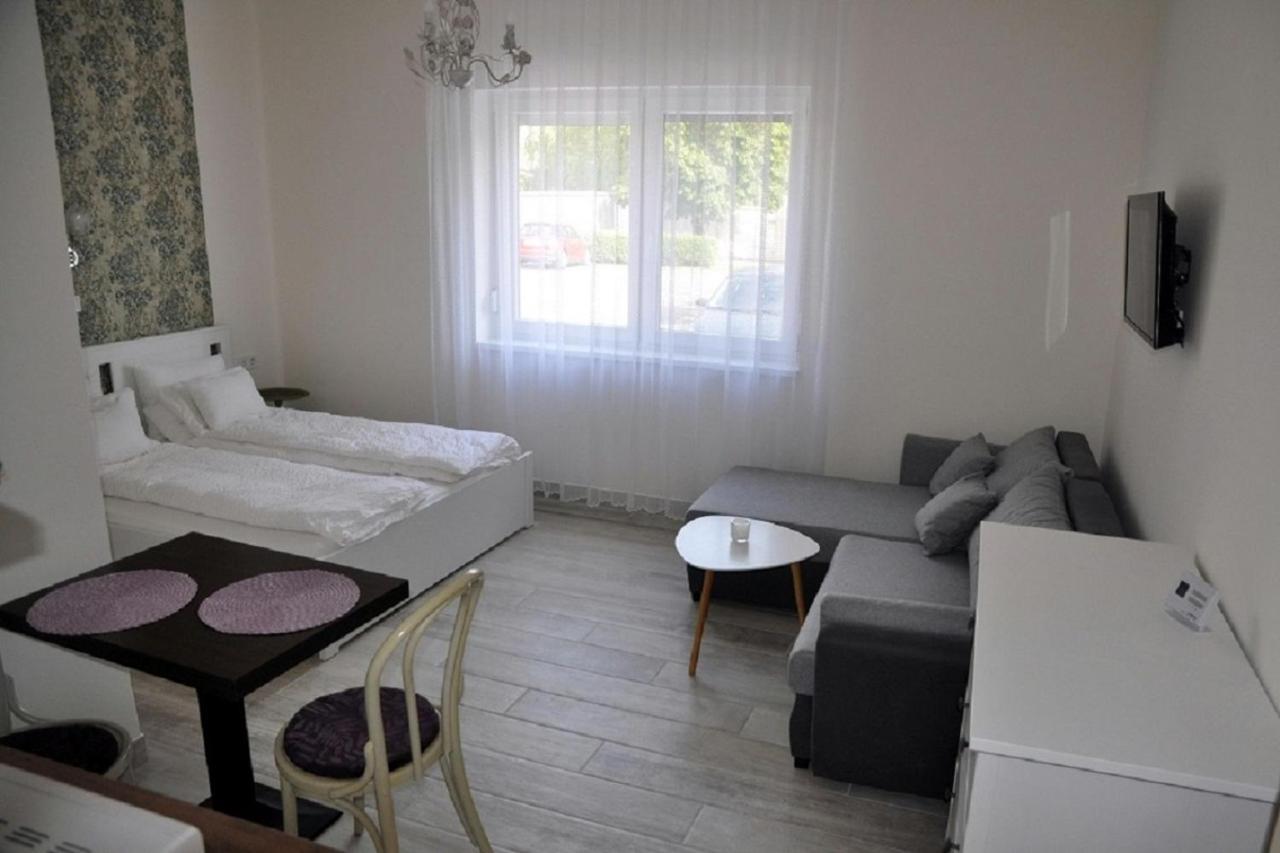 River Apartment Mako Bagian luar foto