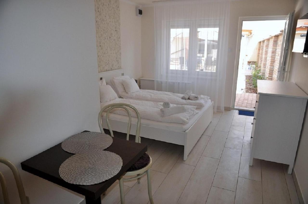 River Apartment Mako Bagian luar foto